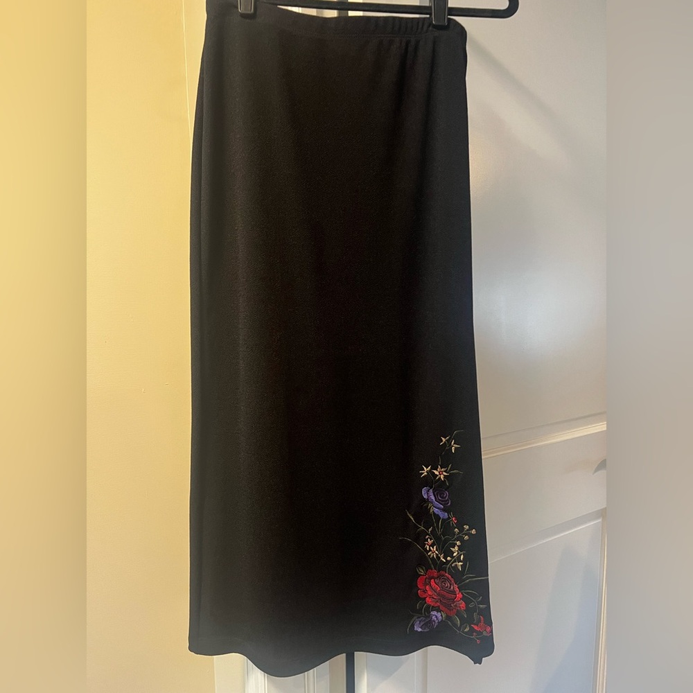 Mirasol Black and Red A-line Midi Skirt
